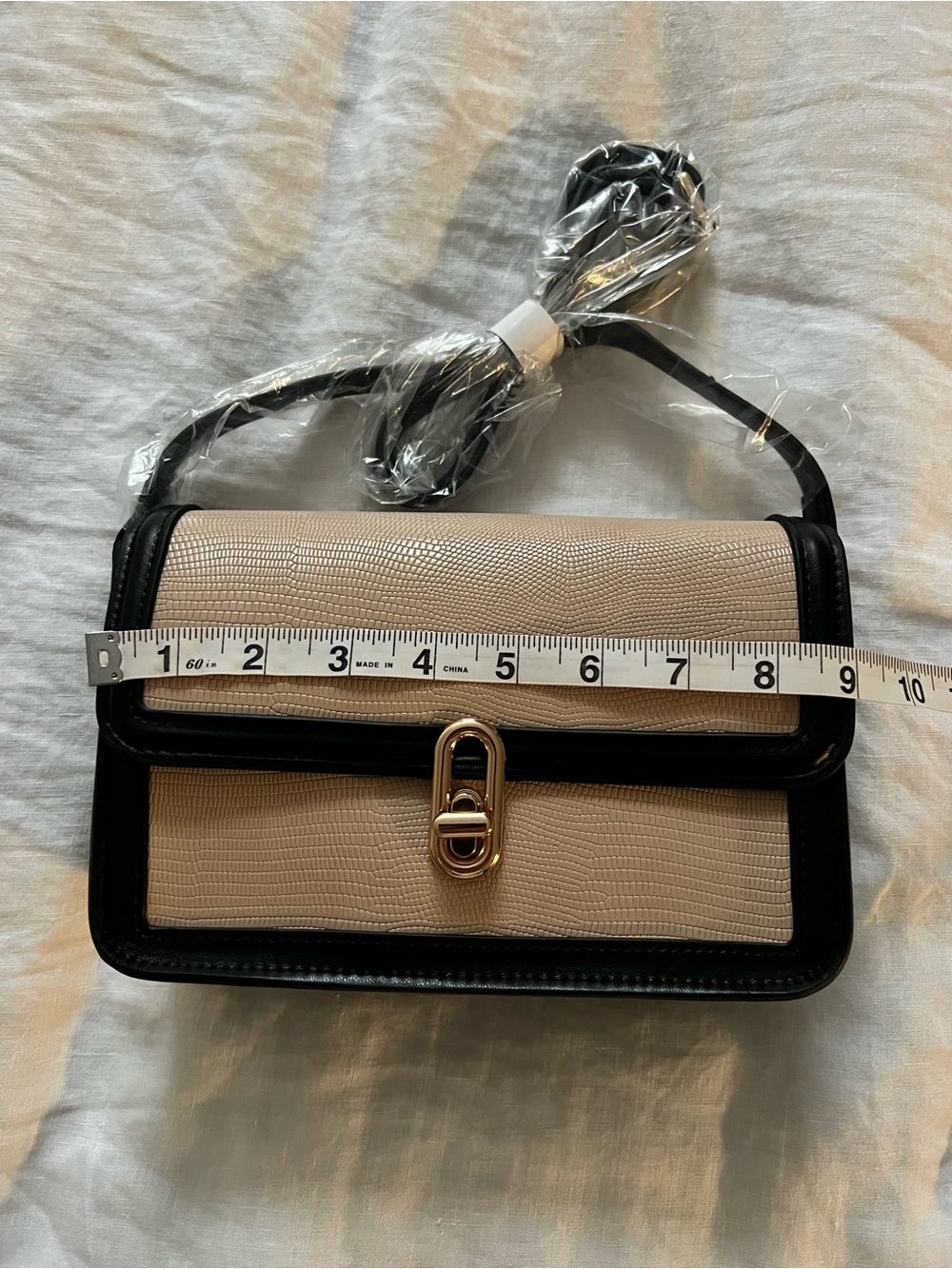 Chic Two-Tone Blush and Black Crossbody Bag with Gold Turn-Lock - Picture 8 of 11